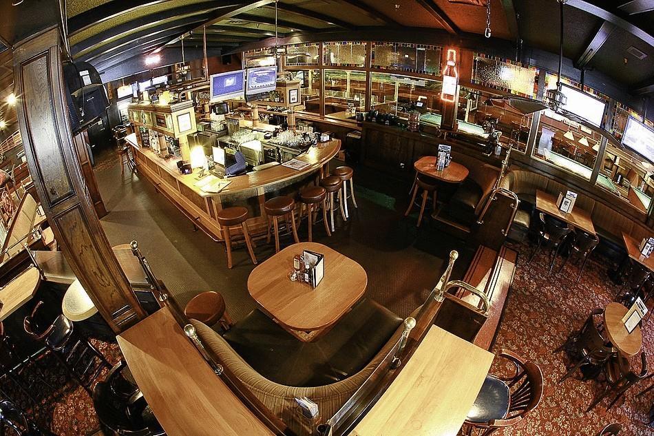 Compass Point Inn - เซอร์รีย์ ร้านอาหาร รูปภาพ