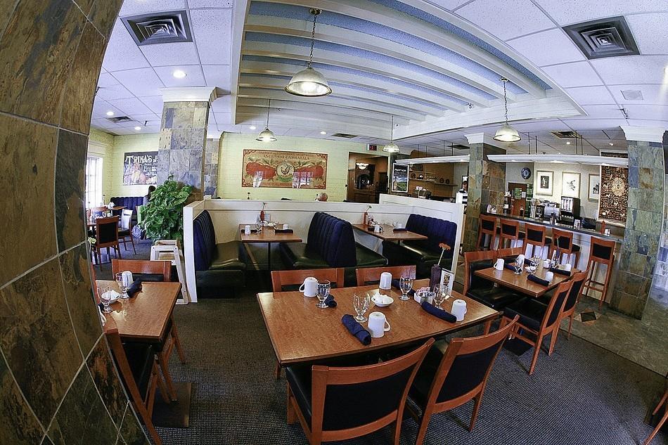 Compass Point Inn - เซอร์รีย์ ร้านอาหาร รูปภาพ